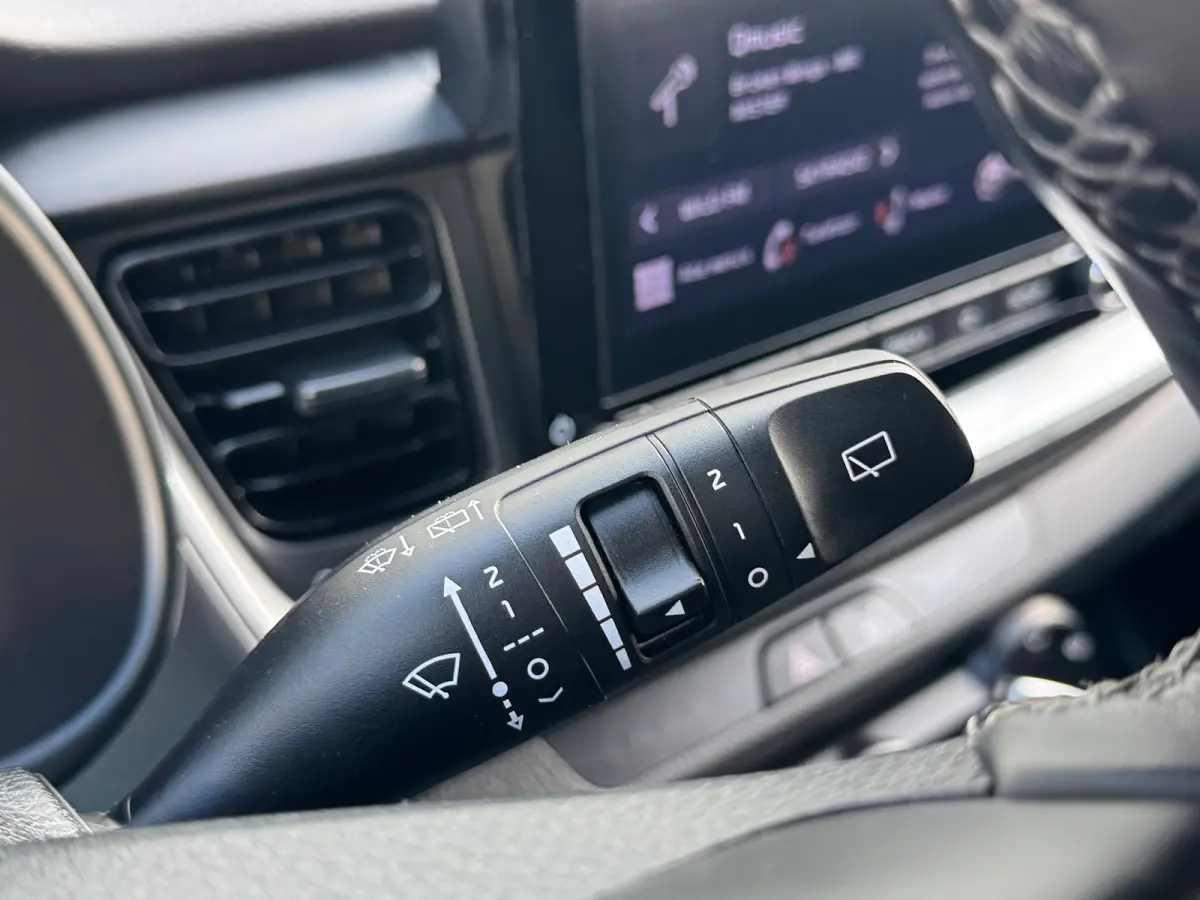 1.0 T-GDi MHEV DynamicLine 6-bak 112PK | Trekhaak | Luxe Stof | Glans Exterieur | Achteruitrijcamera + Sensor Achter | Airco | Adaptieve Cruise Control | Start/Stop | ESP | AEB | ASR | ABS |