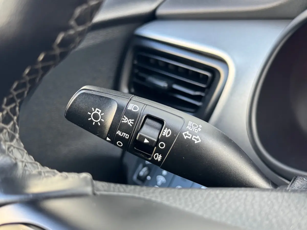 1.0 T-GDi MHEV DynamicLine 6-bak 112PK | Trekhaak | Luxe Stof | Glans Exterieur | Achteruitrijcamera + Sensor Achter | Airco | Adaptieve Cruise Control | Start/Stop | ESP | AEB | ASR | ABS |