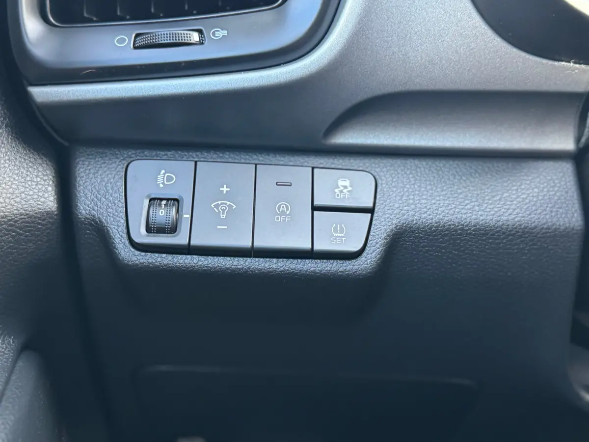 1.0 T-GDi MHEV DynamicLine 6-bak 112PK | Trekhaak | Luxe Stof | Glans Exterieur | Achteruitrijcamera + Sensor Achter | Airco | Adaptieve Cruise Control | Start/Stop | ESP | AEB | ASR | ABS |