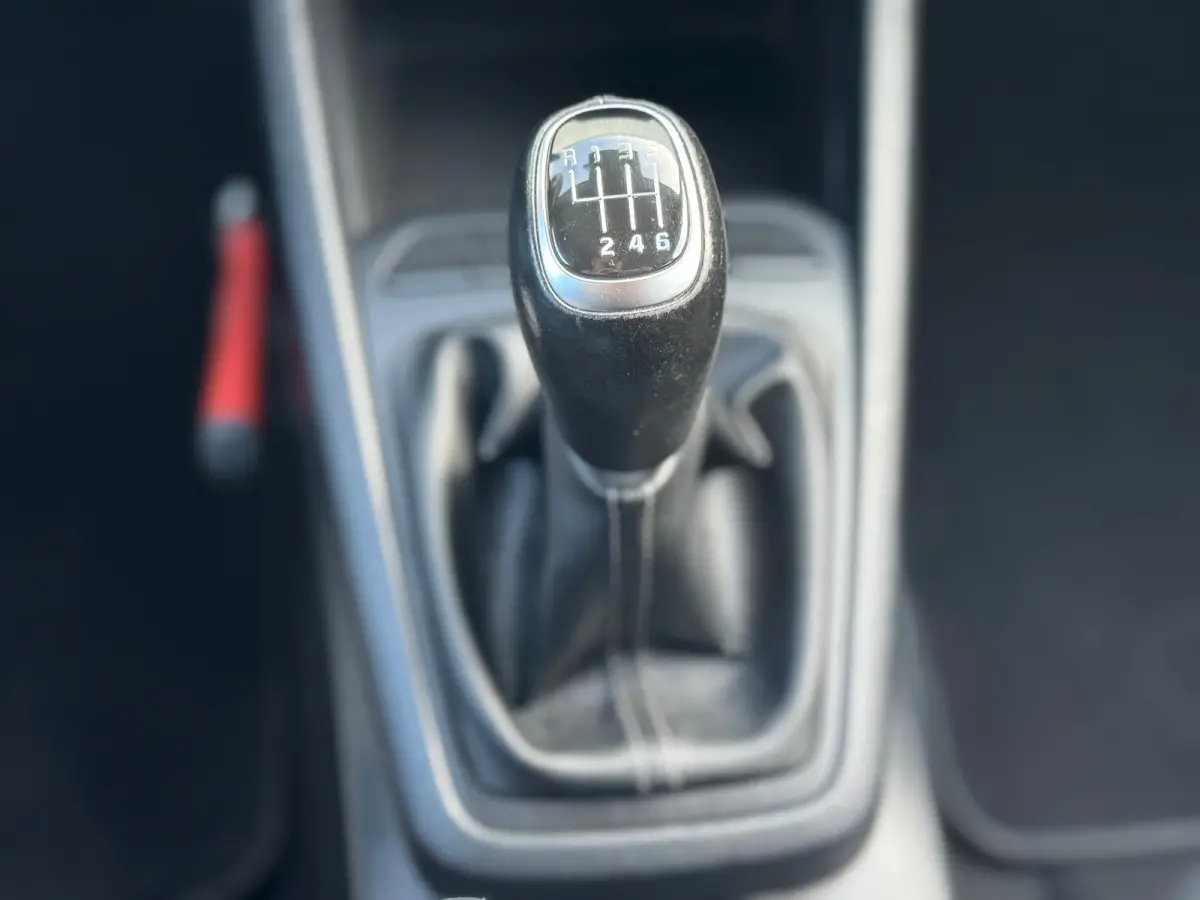 1.0 T-GDi MHEV DynamicLine 6-bak 112PK | Trekhaak | Luxe Stof | Glans Exterieur | Achteruitrijcamera + Sensor Achter | Airco | Adaptieve Cruise Control | Start/Stop | ESP | AEB | ASR | ABS |