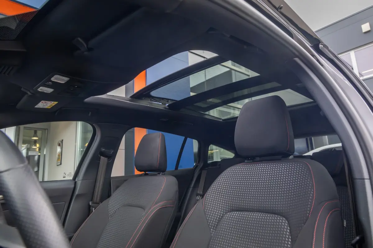 1.0 EcoBoost Hybrid ST Line Style | 155PK! | Panoramadak| Dodehoek detectie | ACC | Full-LED | B&O | Stoel- Stuurverwarming | FULL-Led | Achteruitrijcamera | Airco (automatisch) | Apple Carp
