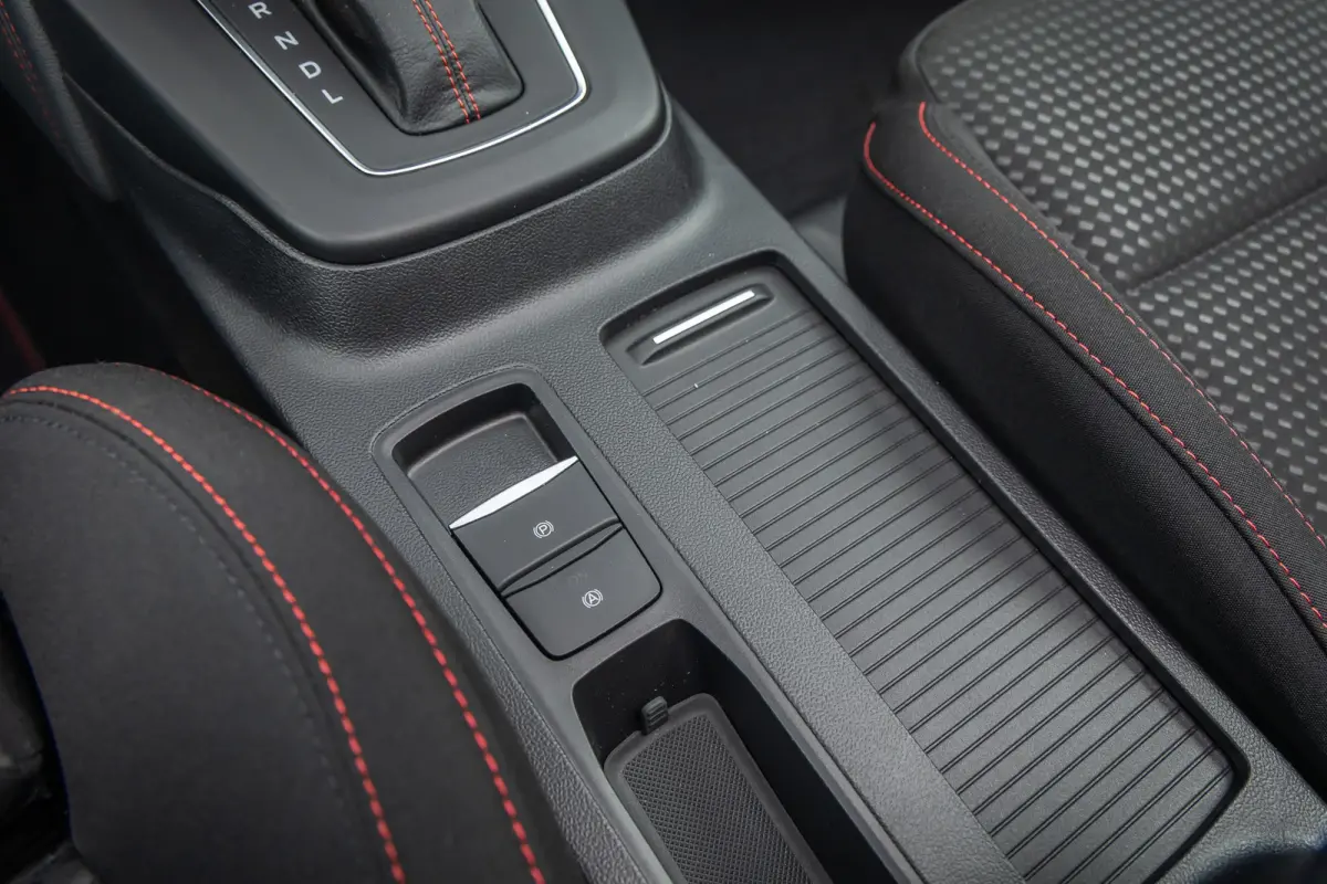 1.0 EcoBoost Hybrid ST Line Style | 155PK! | Panoramadak| Dodehoek detectie | ACC | Full-LED | B&O | Stoel- Stuurverwarming | FULL-Led | Achteruitrijcamera | Airco (automatisch) | Apple Carp