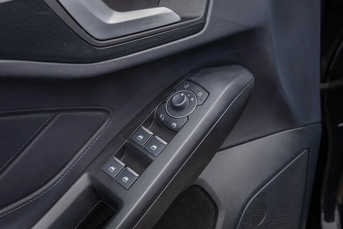 1.0 EcoBoost Hybrid ST Line Style | 155PK! | Panoramadak| Dodehoek detectie | ACC | Full-LED | B&O | Stoel- Stuurverwarming | FULL-Led | Achteruitrijcamera | Airco (automatisch) | Apple Carp