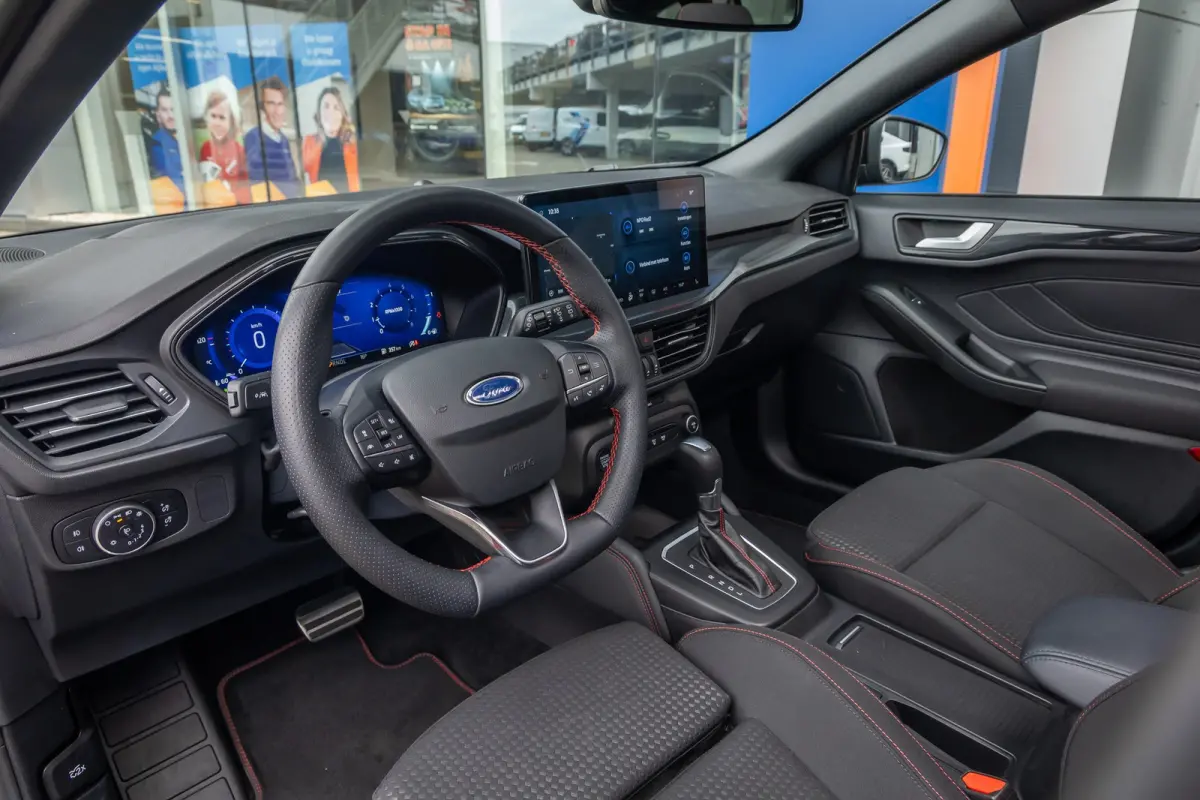 1.0 EcoBoost Hybrid ST Line Style | 155PK! | Panoramadak| Dodehoek detectie | ACC | Full-LED | B&O | Stoel- Stuurverwarming | FULL-Led | Achteruitrijcamera | Airco (automatisch) | Apple Carp