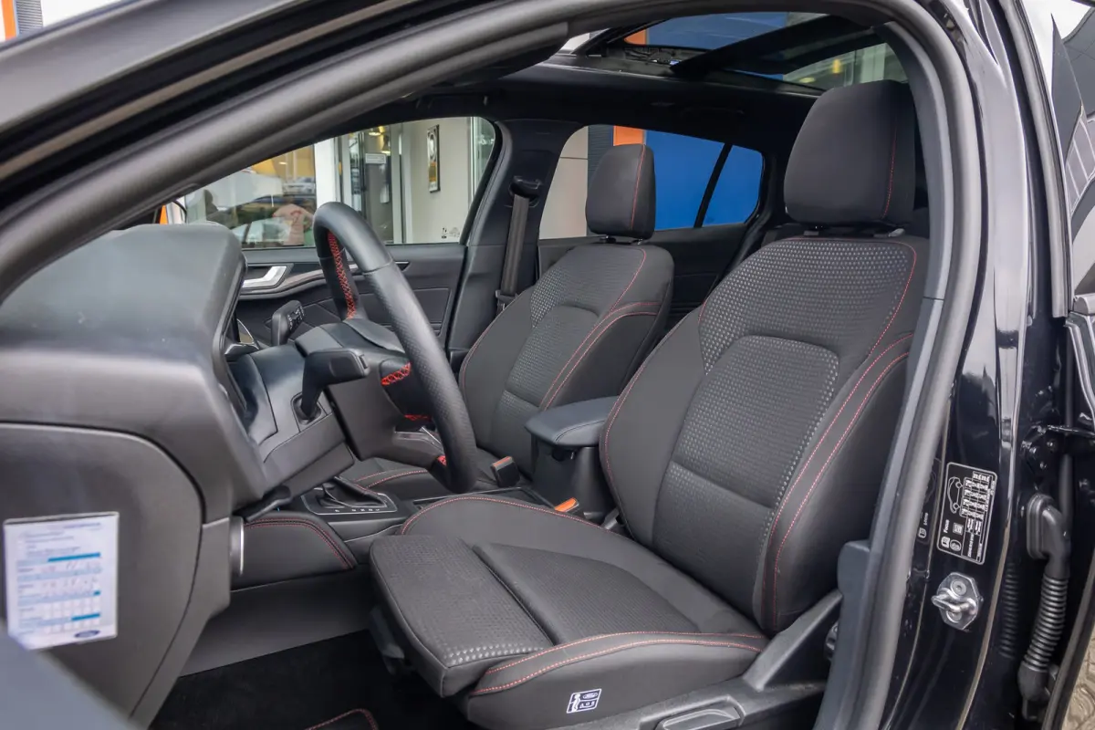 1.0 EcoBoost Hybrid ST Line Style | 155PK! | Panoramadak| Dodehoek detectie | ACC | Full-LED | B&O | Stoel- Stuurverwarming | FULL-Led | Achteruitrijcamera | Airco (automatisch) | Apple Carp