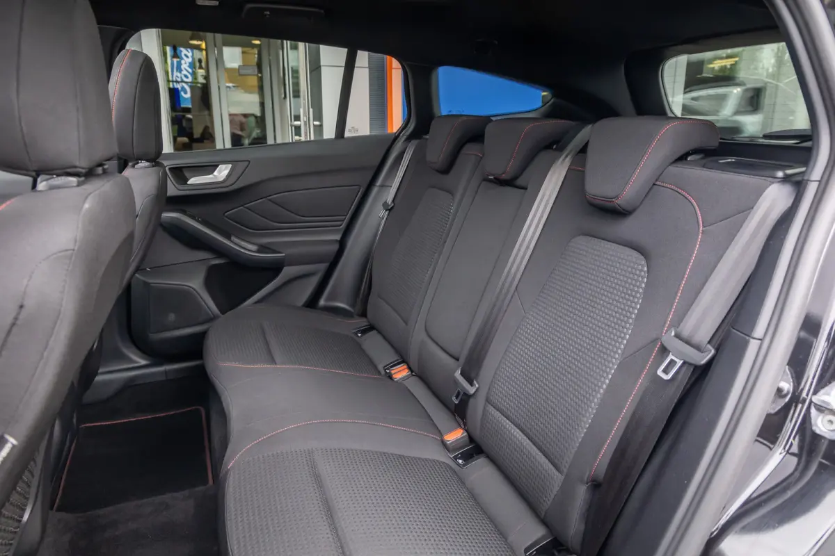 1.0 EcoBoost Hybrid ST Line Style | 155PK! | Panoramadak| Dodehoek detectie | ACC | Full-LED | B&O | Stoel- Stuurverwarming | FULL-Led | Achteruitrijcamera | Airco (automatisch) | Apple Carp