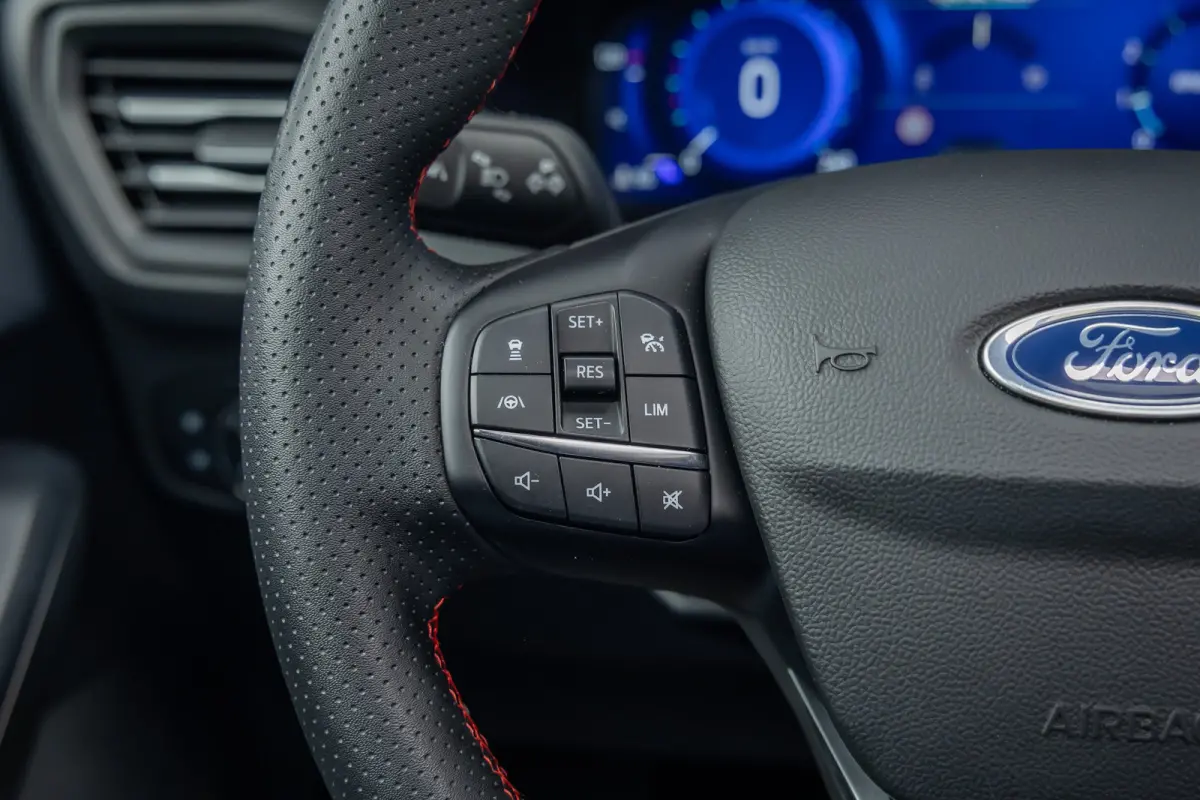 1.0 EcoBoost Hybrid ST Line Style | 155PK! | Panoramadak| Dodehoek detectie | ACC | Full-LED | B&O | Stoel- Stuurverwarming | FULL-Led | Achteruitrijcamera | Airco (automatisch) | Apple Carp
