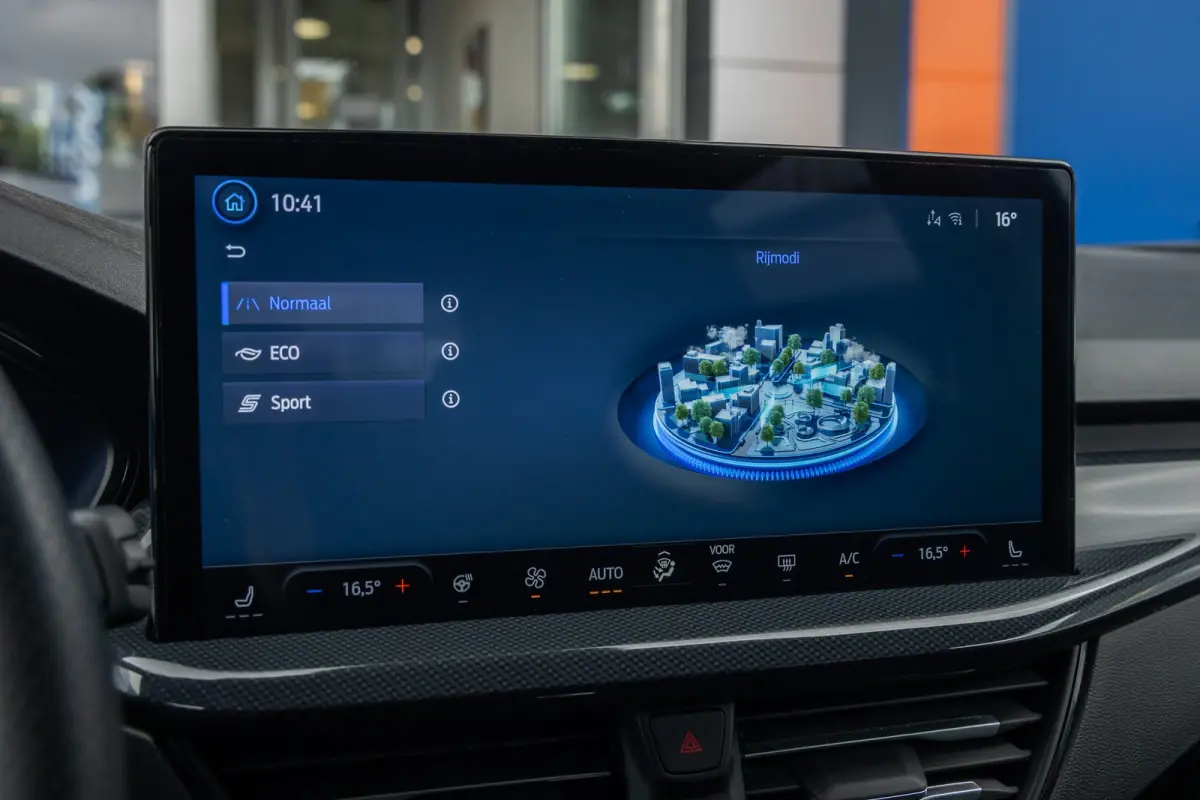1.0 EcoBoost Hybrid ST Line Style | 155PK! | Panoramadak| Dodehoek detectie | ACC | Full-LED | B&O | Stoel- Stuurverwarming | FULL-Led | Achteruitrijcamera | Airco (automatisch) | Apple Carp