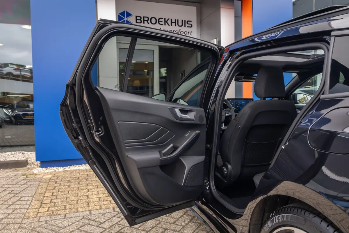 1.0 EcoBoost Hybrid ST Line Style | 155PK! | Panoramadak| Dodehoek detectie | ACC | Full-LED | B&O | Stoel- Stuurverwarming | FULL-Led | Achteruitrijcamera | Airco (automatisch) | Apple Carp