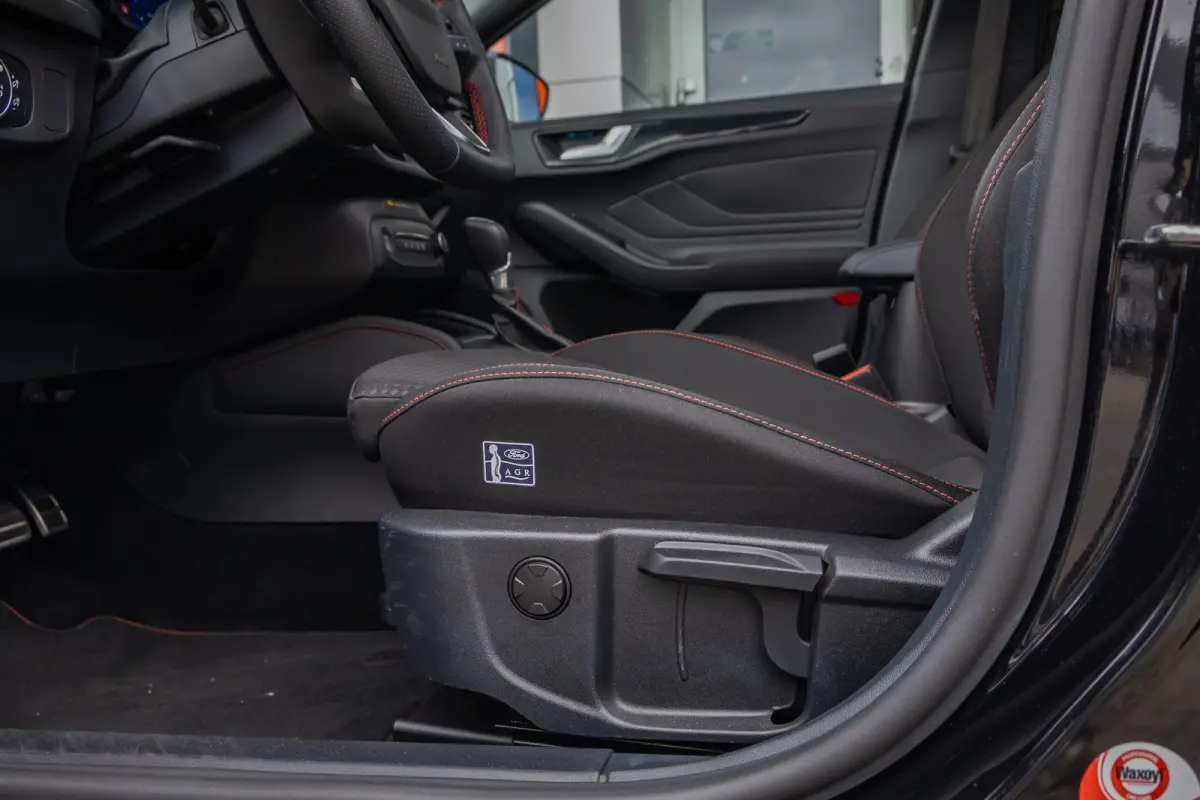 1.0 EcoBoost Hybrid ST Line Style | 155PK! | Panoramadak| Dodehoek detectie | ACC | Full-LED | B&O | Stoel- Stuurverwarming | FULL-Led | Achteruitrijcamera | Airco (automatisch) | Apple Carp