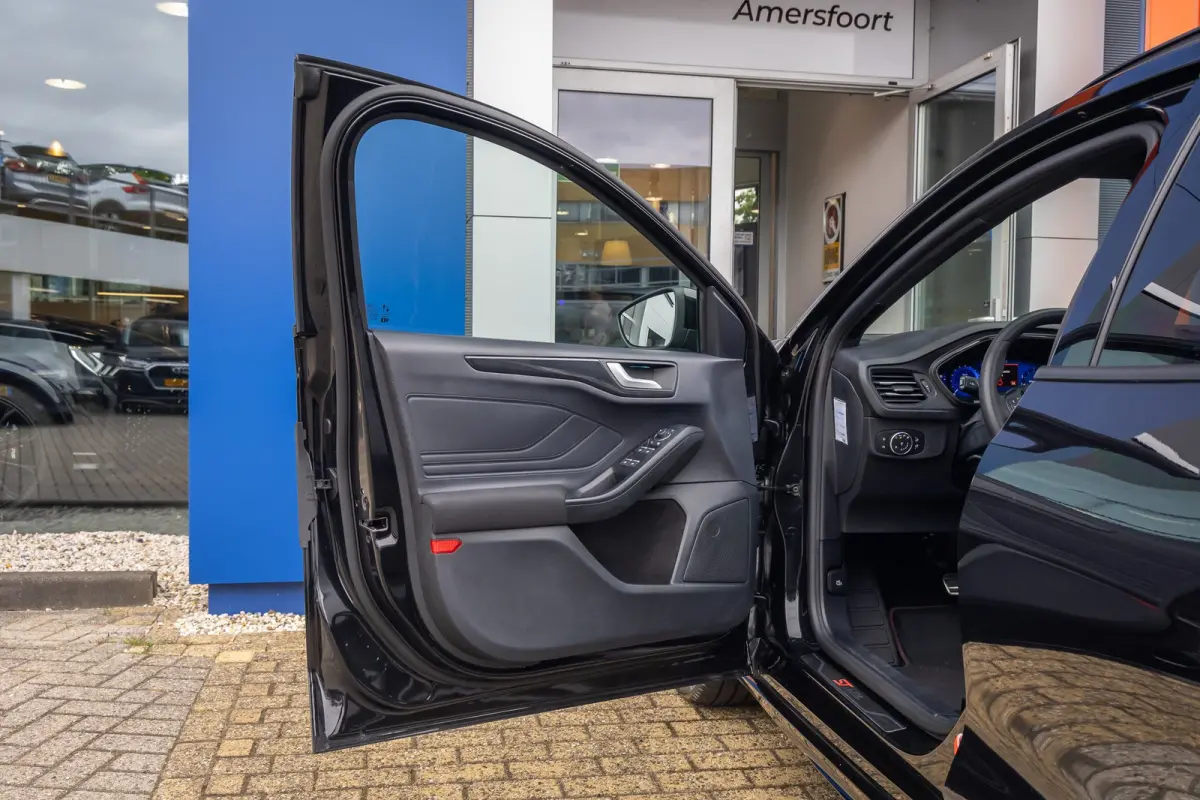 1.0 EcoBoost Hybrid ST Line Style | 155PK! | Panoramadak| Dodehoek detectie | ACC | Full-LED | B&O | Stoel- Stuurverwarming | FULL-Led | Achteruitrijcamera | Airco (automatisch) | Apple Carp