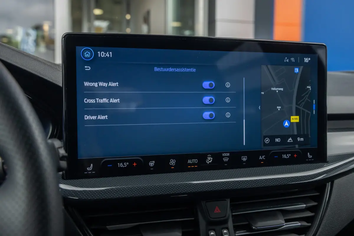 1.0 EcoBoost Hybrid ST Line Style | 155PK! | Panoramadak| Dodehoek detectie | ACC | Full-LED | B&O | Stoel- Stuurverwarming | FULL-Led | Achteruitrijcamera | Airco (automatisch) | Apple Carp