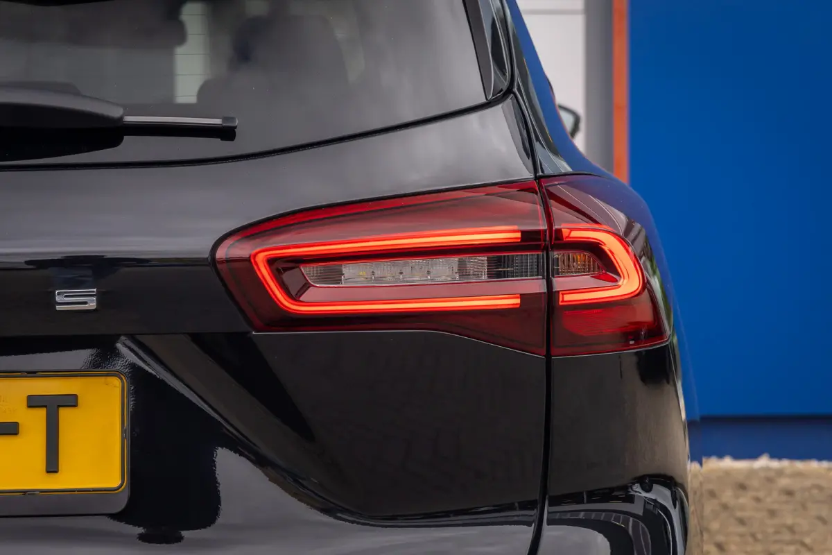 1.0 EcoBoost Hybrid ST Line Style | 155PK! | Panoramadak| Dodehoek detectie | ACC | Full-LED | B&O | Stoel- Stuurverwarming | FULL-Led | Achteruitrijcamera | Airco (automatisch) | Apple Carp