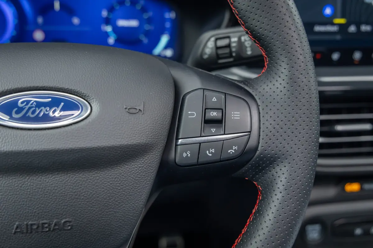 1.0 EcoBoost Hybrid ST Line Style | 155PK! | Panoramadak| Dodehoek detectie | ACC | Full-LED | B&O | Stoel- Stuurverwarming | FULL-Led | Achteruitrijcamera | Airco (automatisch) | Apple Carp