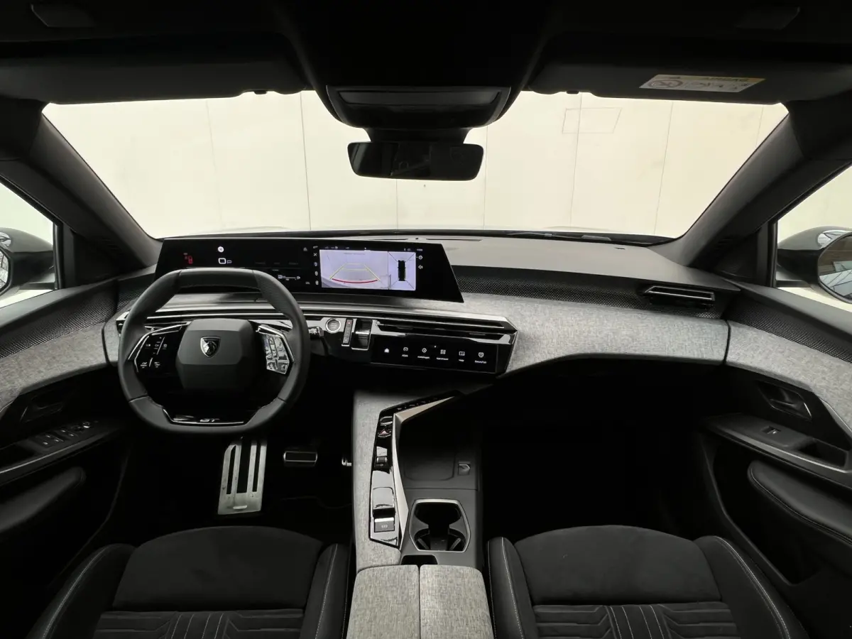 Hybrid 145pk DCS-6 Automaat GT | Navigatie | Airconditioning ECC | Elek achterklep | 7 Persoons | Draadloos Apple Carplay & Android Auto | Isofix Bevestigingspunten | Lichtmetalen Velgen | V