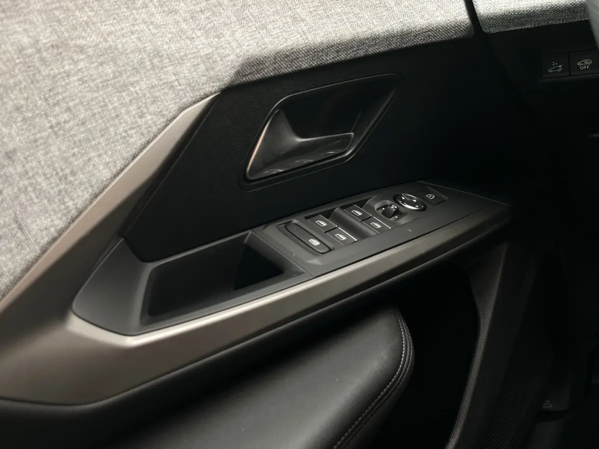 Hybrid 145pk DCS-6 Automaat GT | Navigatie | Airconditioning ECC | Elek achterklep | 7 Persoons | Draadloos Apple Carplay & Android Auto | Isofix Bevestigingspunten | Lichtmetalen Velgen | V