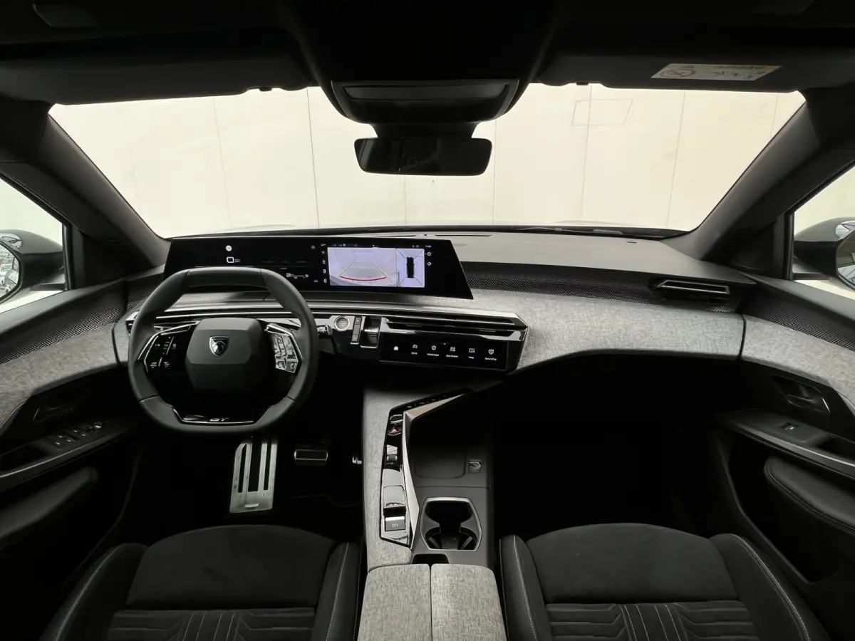 Hybrid 145pk DCS-6 Automaat GT | Navigatie | Airconditioning ECC | Elek achterklep | 7 Persoons | Draadloos Apple Carplay & Android Auto | Isofix Bevestigingspunten | Lichtmetalen Velgen | V