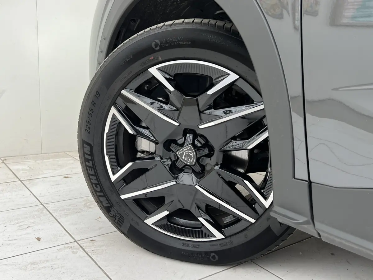 Hybrid 145pk DCS-6 Automaat GT | Navigatie | Airconditioning ECC | Elek achterklep | 7 Persoons | Draadloos Apple Carplay & Android Auto | Isofix Bevestigingspunten | Lichtmetalen Velgen | V