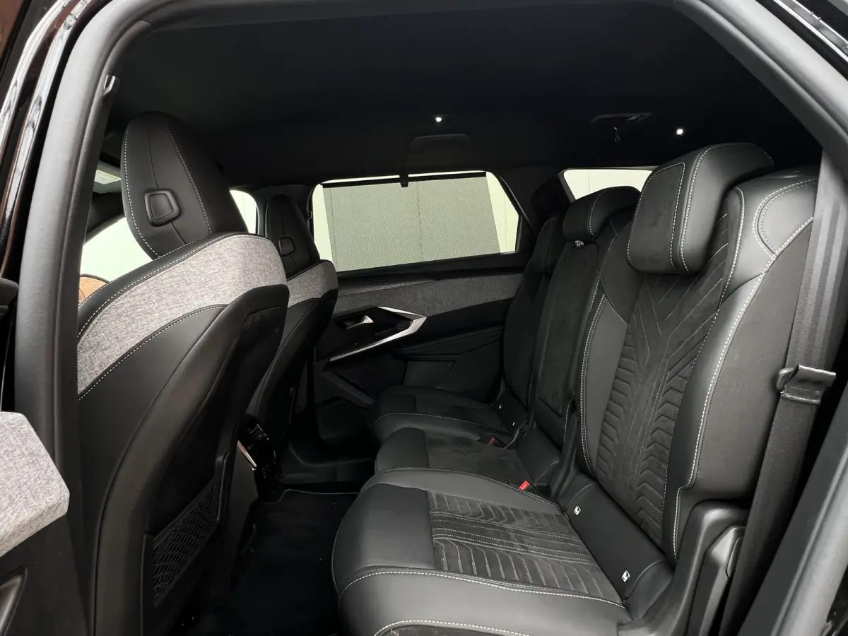 Hybrid 145pk DCS-6 Automaat GT | Navigatie | Airconditioning ECC | Elek achterklep | 7 Persoons | Draadloos Apple Carplay & Android Auto | Isofix Bevestigingspunten | Lichtmetalen Velgen | V