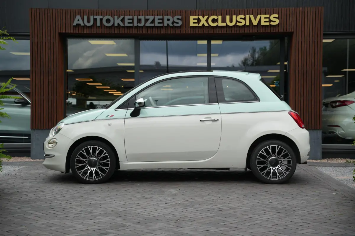 0.9 TwinAir Turbo Collezione Panoramadak Airco Cruise Uconnect 16”LM Two Tone