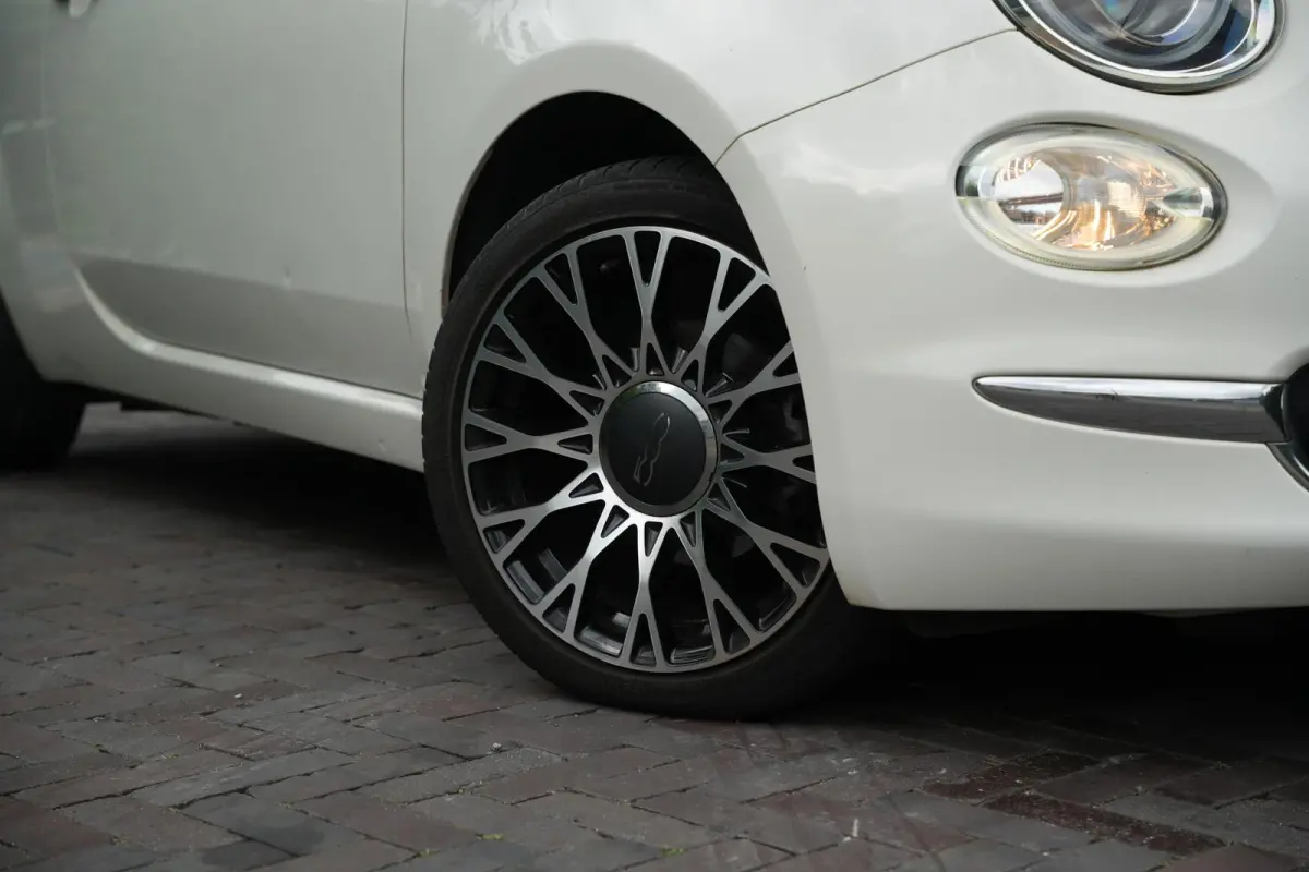 0.9 TwinAir Turbo Collezione Panoramadak Airco Cruise Uconnect 16”LM Two Tone