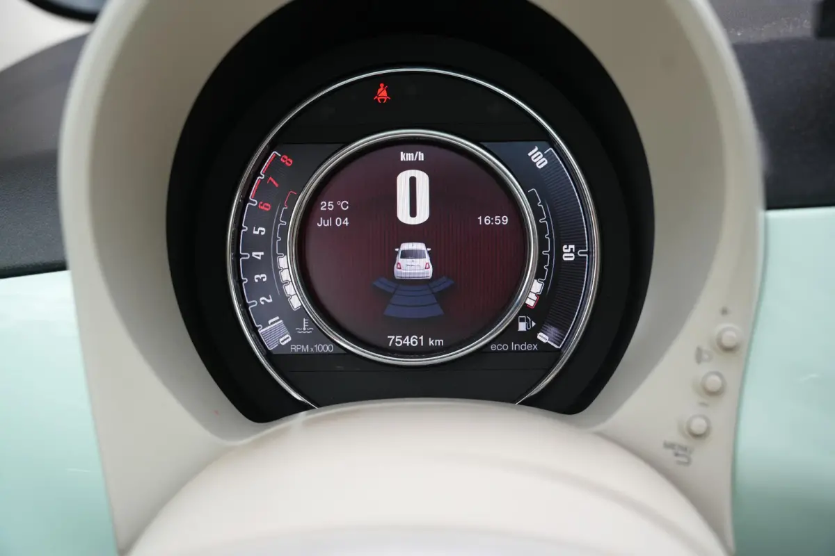 0.9 TwinAir Turbo Collezione Panoramadak Airco Cruise Uconnect 16”LM Two Tone