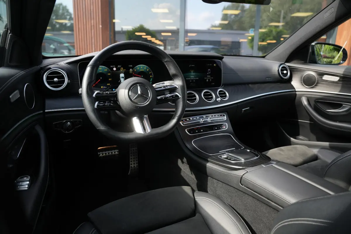 300 e AMG Line AMG Panoramadak Adapt. Cruise Facelift 18”LM E63 Look