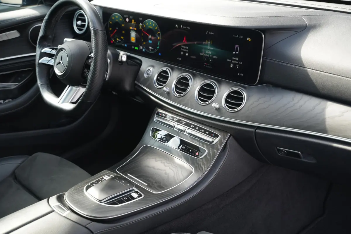 300 e AMG Line AMG Panoramadak Adapt. Cruise Facelift 18”LM E63 Look