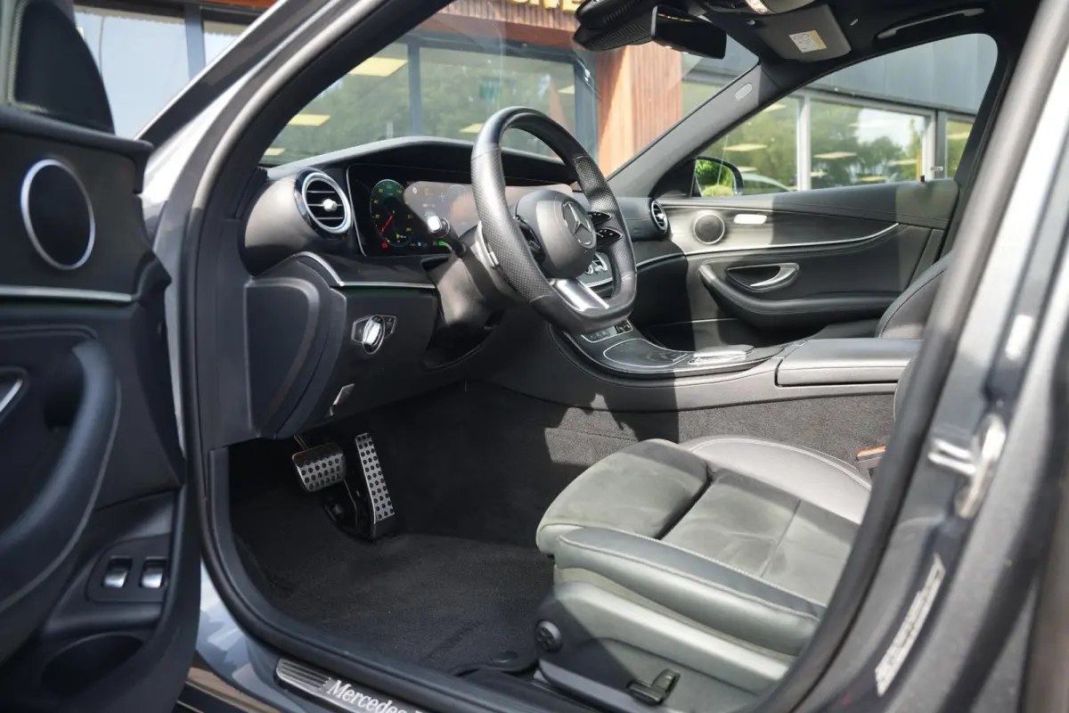 300 e AMG Line AMG Panoramadak Adapt. Cruise Facelift 18”LM E63 Look