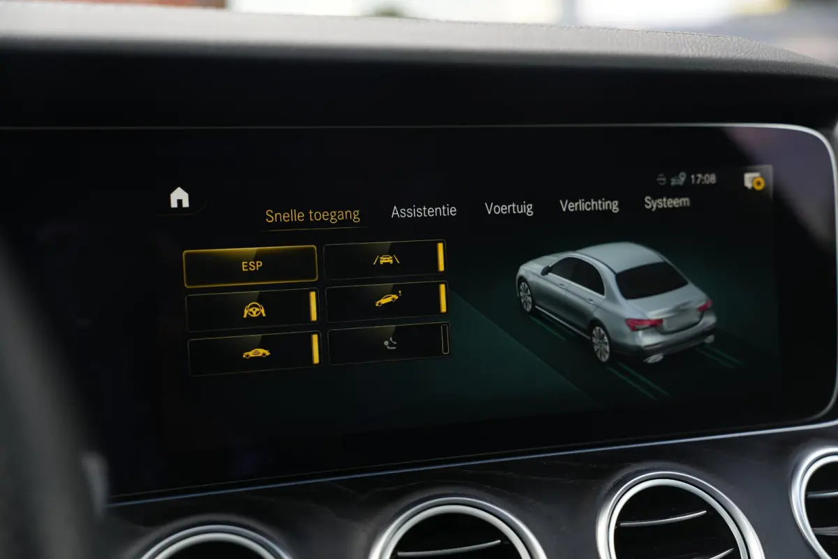 300 e AMG Line AMG Panoramadak Adapt. Cruise Facelift 18”LM E63 Look