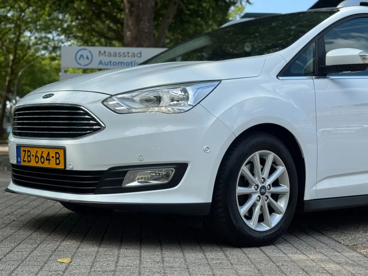 1.0 Titanium 7 zits PANO Leer Facelift Vol Dealer onderhouden