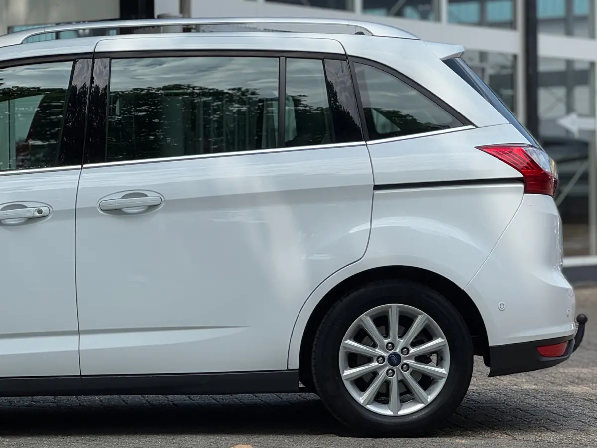 1.0 Titanium 7 zits PANO Leer Facelift Vol Dealer onderhouden