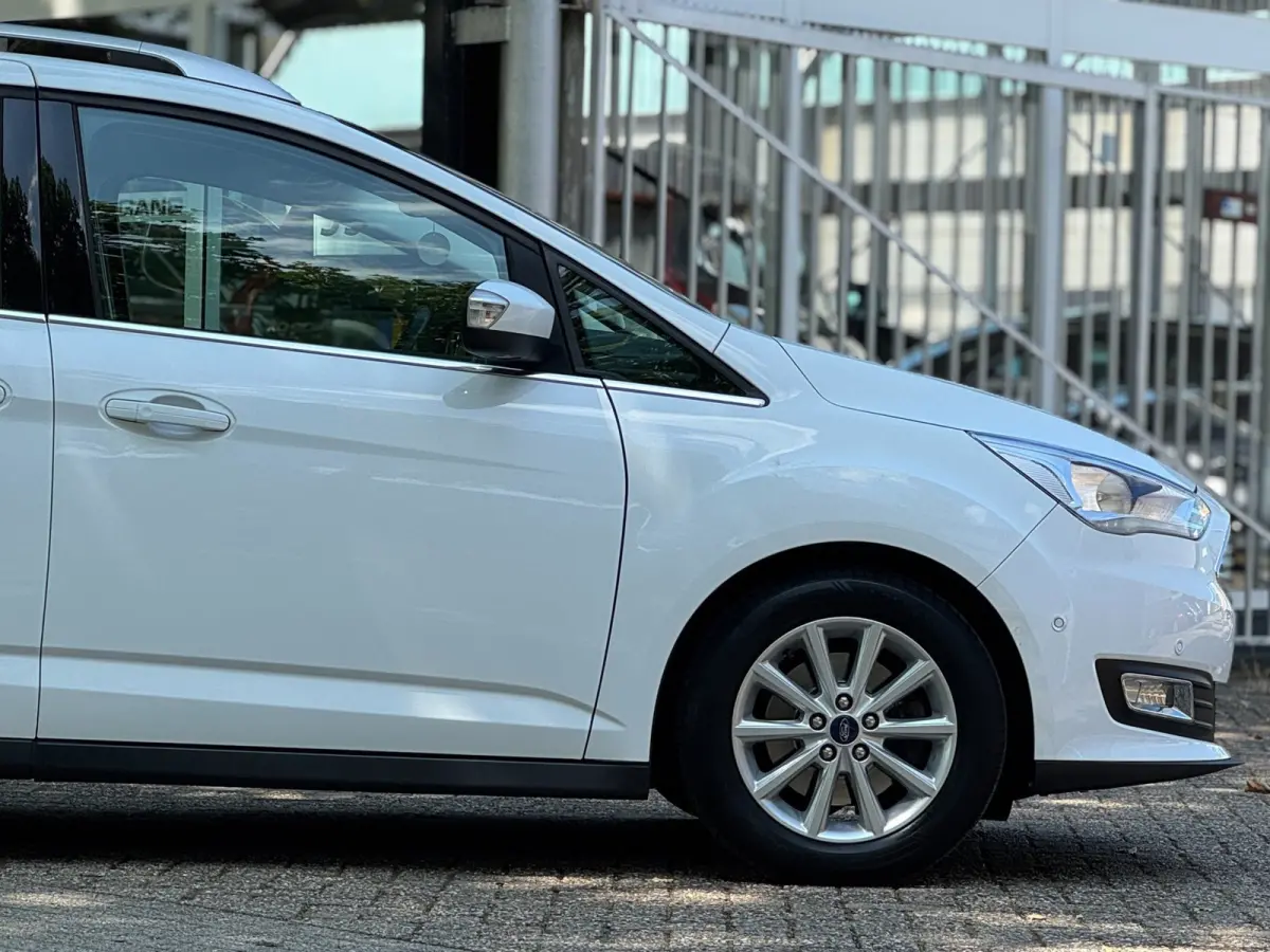 1.0 Titanium 7 zits PANO Leer Facelift Vol Dealer onderhouden