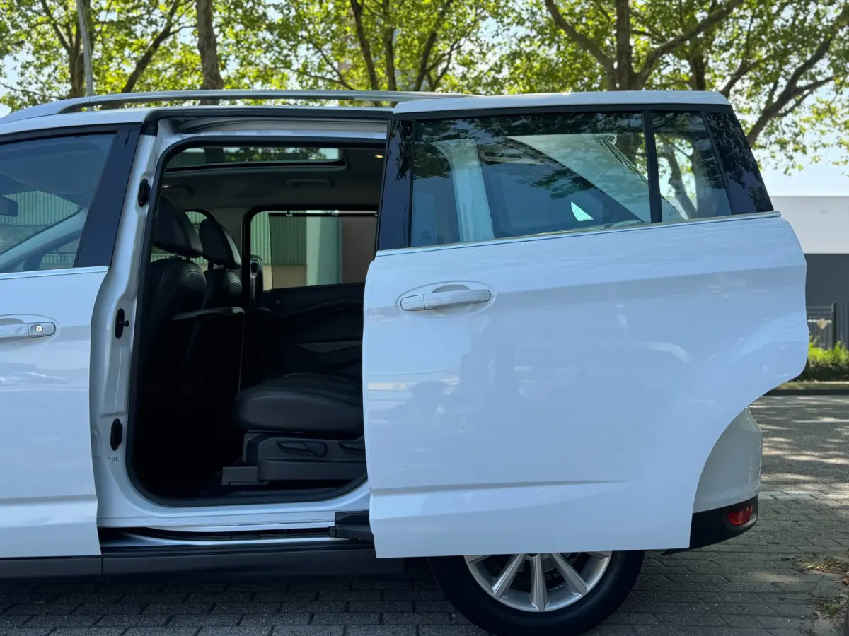 1.0 Titanium 7 zits PANO Leer Facelift Vol Dealer onderhouden