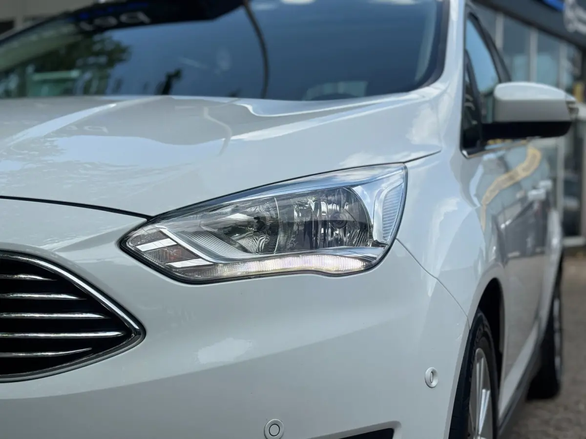 1.0 Titanium 7 zits PANO Leer Facelift Vol Dealer onderhouden