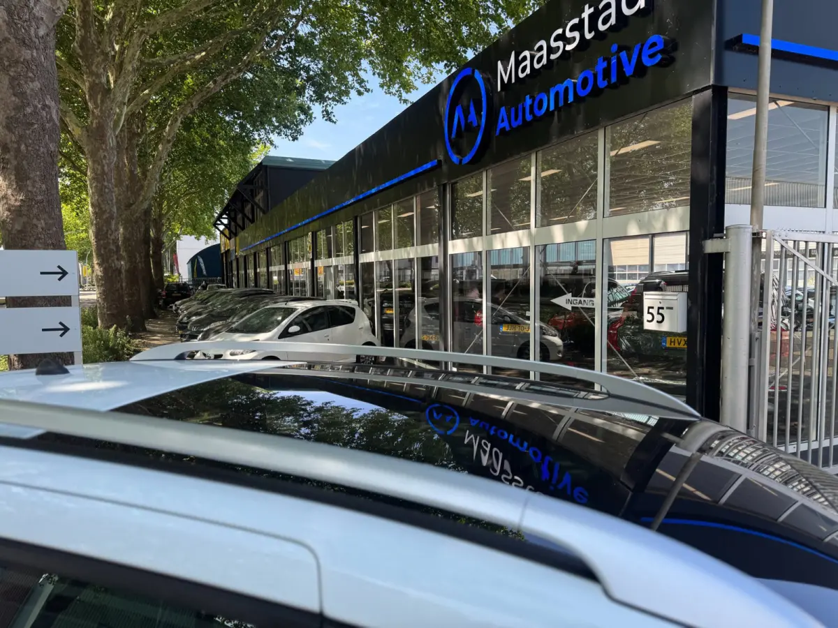1.0 Titanium 7 zits PANO Leer Facelift Vol Dealer onderhouden