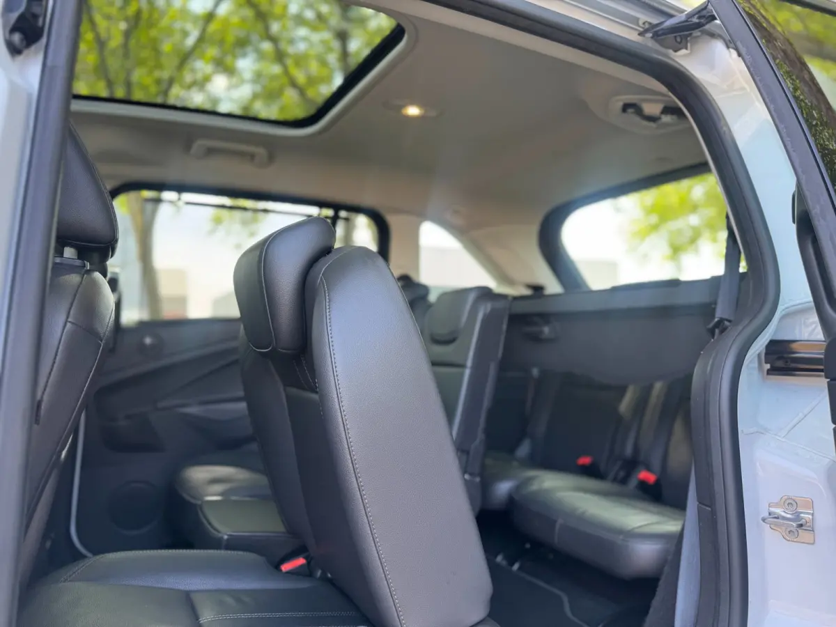 1.0 Titanium 7 zits PANO Leer Facelift Vol Dealer onderhouden