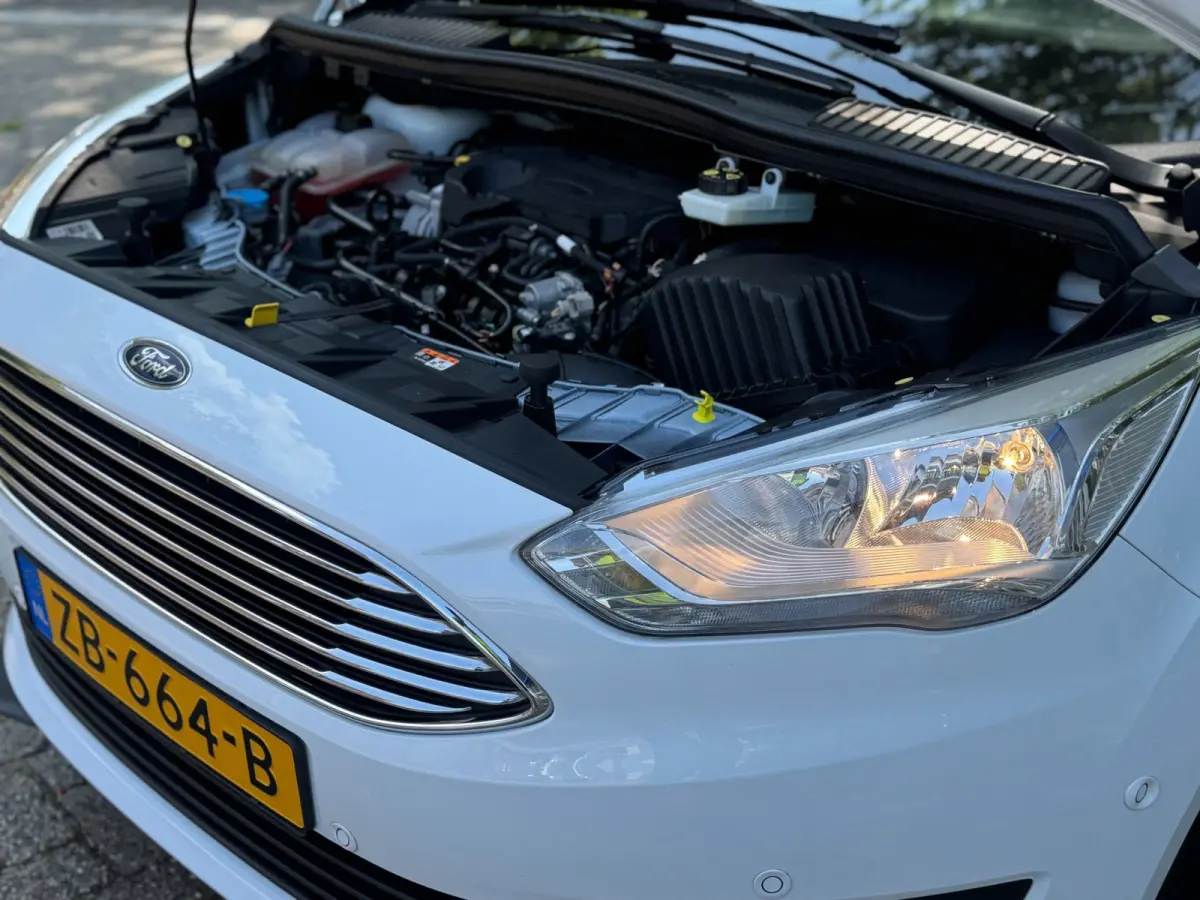 1.0 Titanium 7 zits PANO Leer Facelift Vol Dealer onderhouden