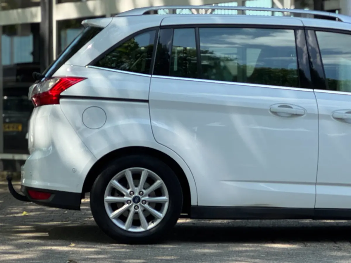 1.0 Titanium 7 zits PANO Leer Facelift Vol Dealer onderhouden