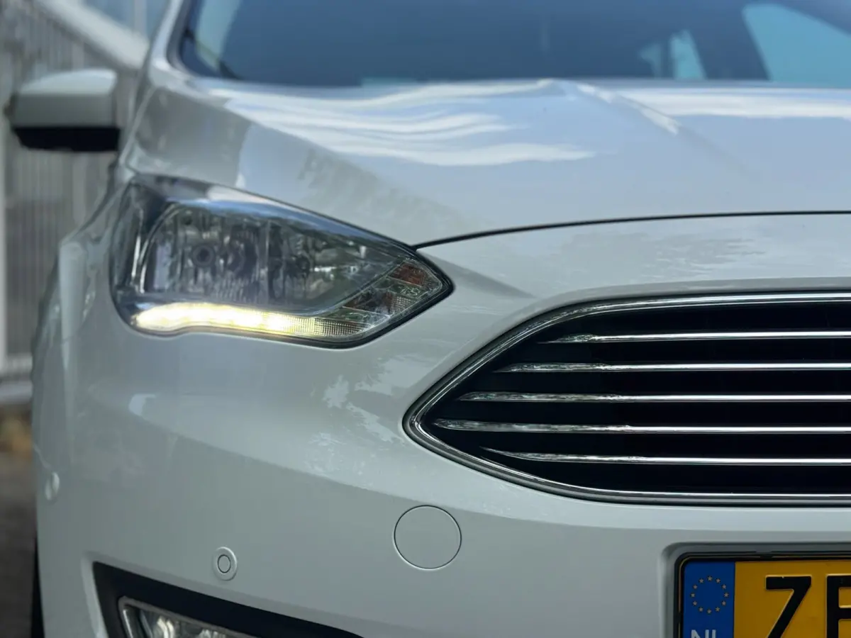 1.0 Titanium 7 zits PANO Leer Facelift Vol Dealer onderhouden