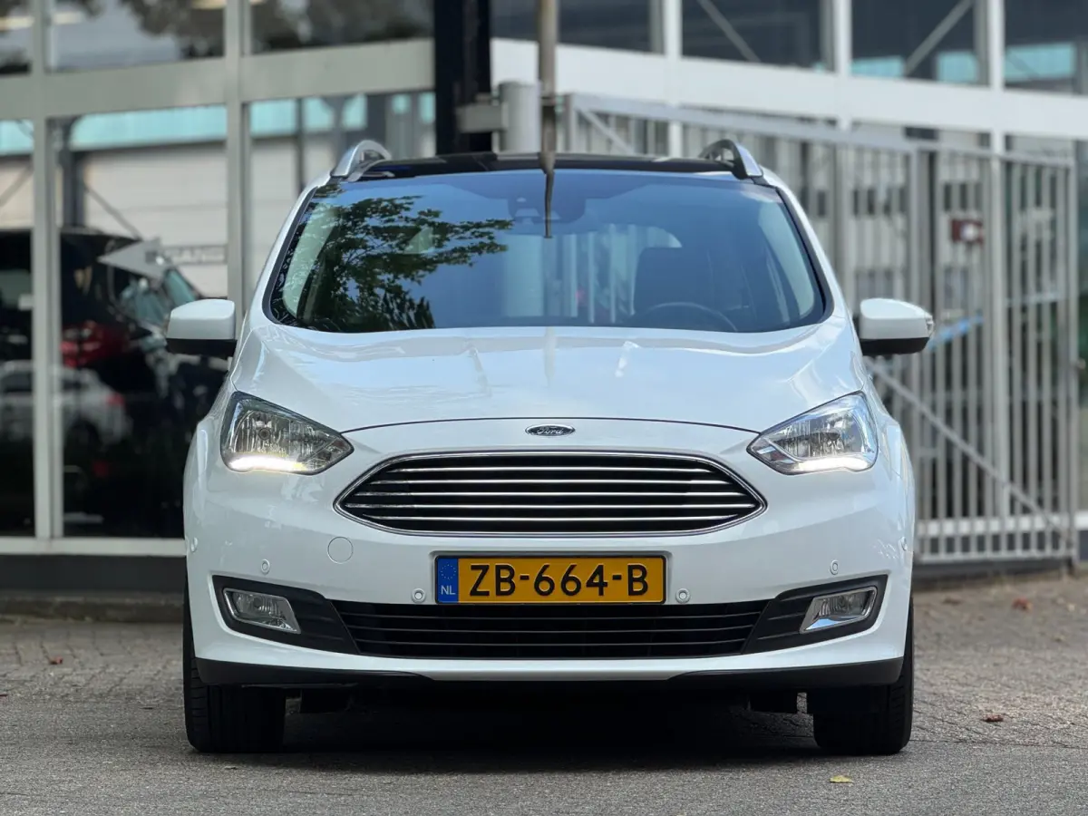 1.0 Titanium 7 zits PANO Leer Facelift Vol Dealer onderhouden