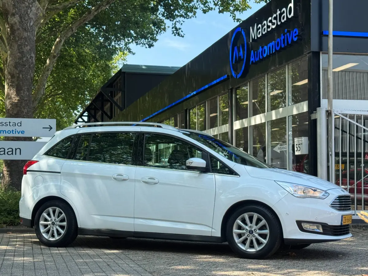1.0 Titanium 7 zits PANO Leer Facelift Vol Dealer onderhouden