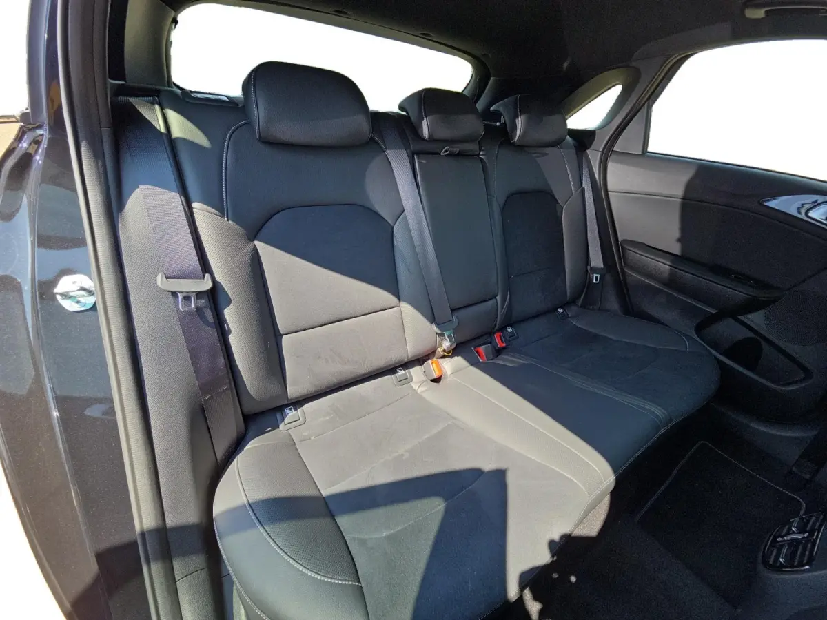 1.5 T-GDi GT-PlusLine Automaat | 140 PK | Schuif-kanteldak | JBL | Elektr. verstelbare bestuurdersstoel met geheugenfunctie |  18" lichtmetalen velgen | Dodehoek detectie  | Chameleon Tint U
