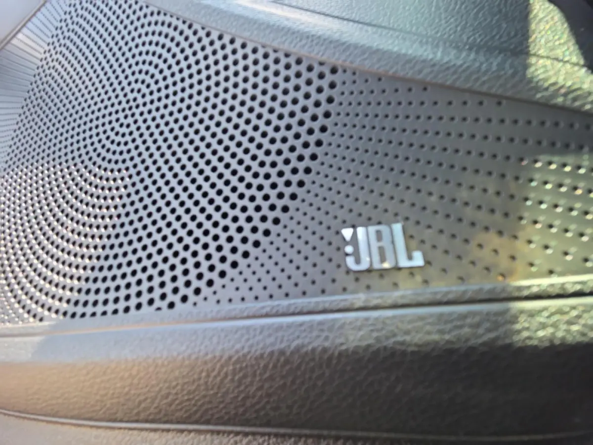 1.5 T-GDi GT-PlusLine Automaat | 140 PK | Schuif-kanteldak | JBL | Elektr. verstelbare bestuurdersstoel met geheugenfunctie |  18" lichtmetalen velgen | Dodehoek detectie  | Chameleon Tint U