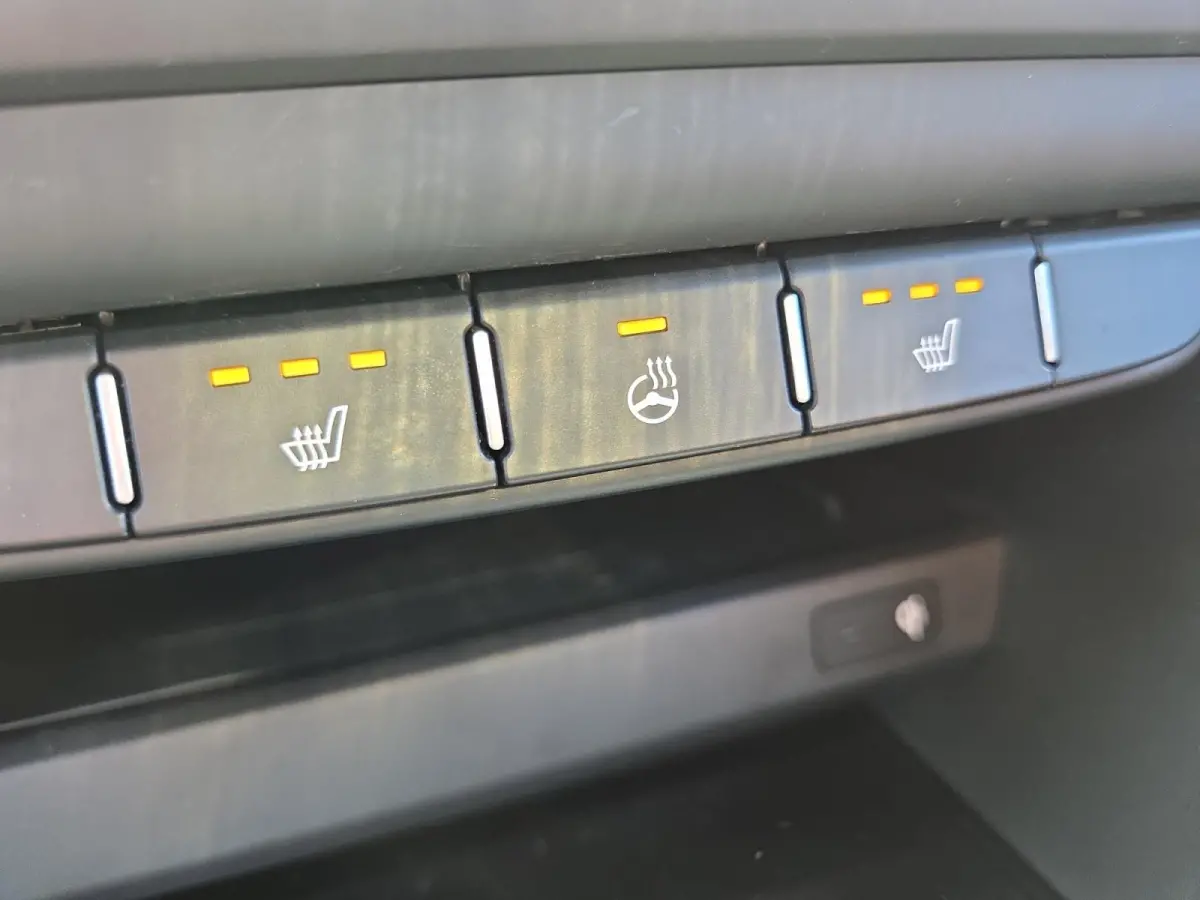 1.5 T-GDi GT-PlusLine Automaat | 140 PK | Schuif-kanteldak | JBL | Elektr. verstelbare bestuurdersstoel met geheugenfunctie |  18" lichtmetalen velgen | Dodehoek detectie  | Chameleon Tint U