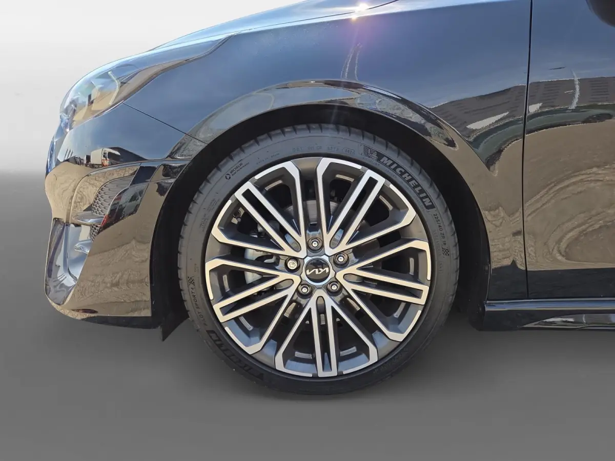 1.5 T-GDi GT-PlusLine Automaat | 140 PK | Schuif-kanteldak | JBL | Elektr. verstelbare bestuurdersstoel met geheugenfunctie |  18" lichtmetalen velgen | Dodehoek detectie  | Chameleon Tint U