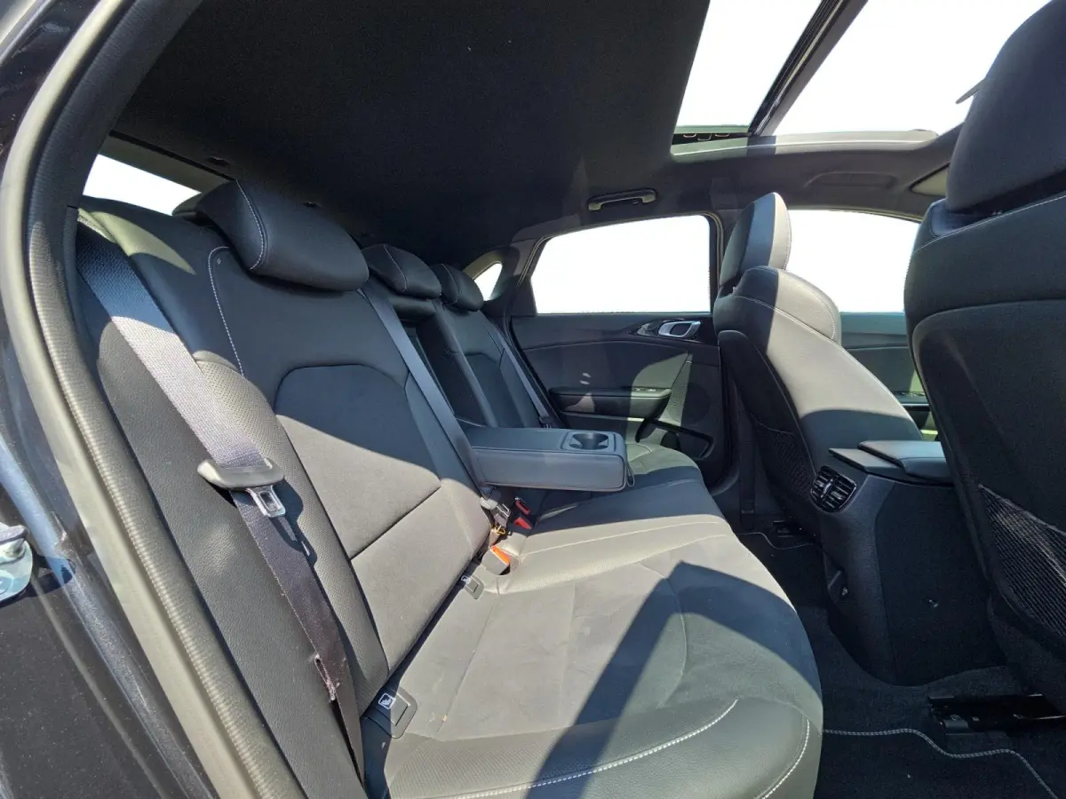 1.5 T-GDi GT-PlusLine Automaat | 140 PK | Schuif-kanteldak | JBL | Elektr. verstelbare bestuurdersstoel met geheugenfunctie |  18" lichtmetalen velgen | Dodehoek detectie  | Chameleon Tint U
