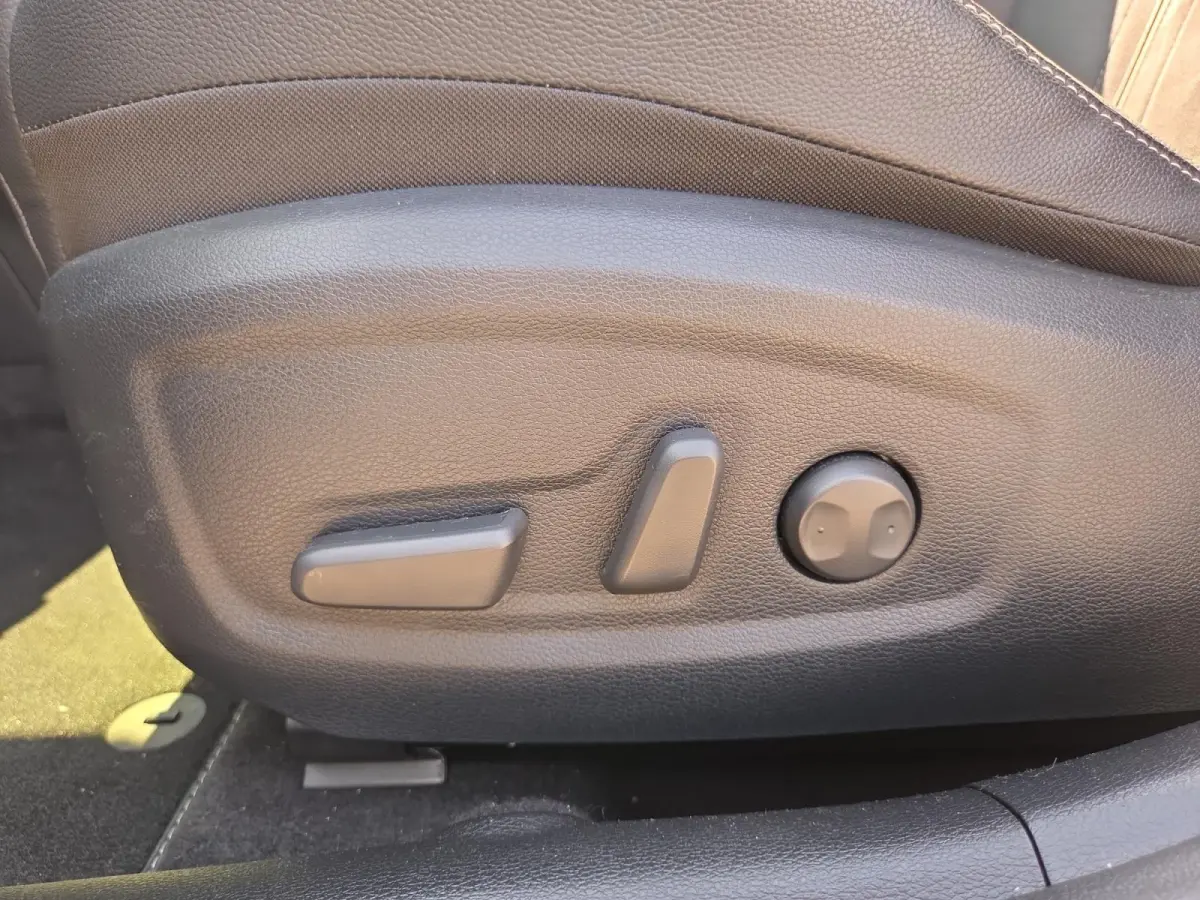1.5 T-GDi GT-PlusLine Automaat | 140 PK | Schuif-kanteldak | JBL | Elektr. verstelbare bestuurdersstoel met geheugenfunctie |  18" lichtmetalen velgen | Dodehoek detectie  | Chameleon Tint U
