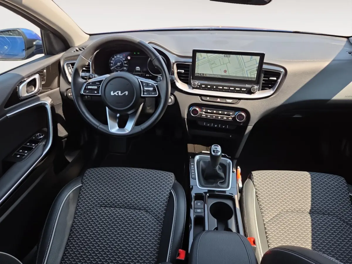 1.0i Turbo DynamicPlusLine Navi | Apple Carplay/Android Auto | Cruise Control Adaptief | Camera | | Keyless start & entry | Dodehoeksensoren | Fabrieksgarantie t/m 12-10-2031 + 3x 1 jaar* | 
