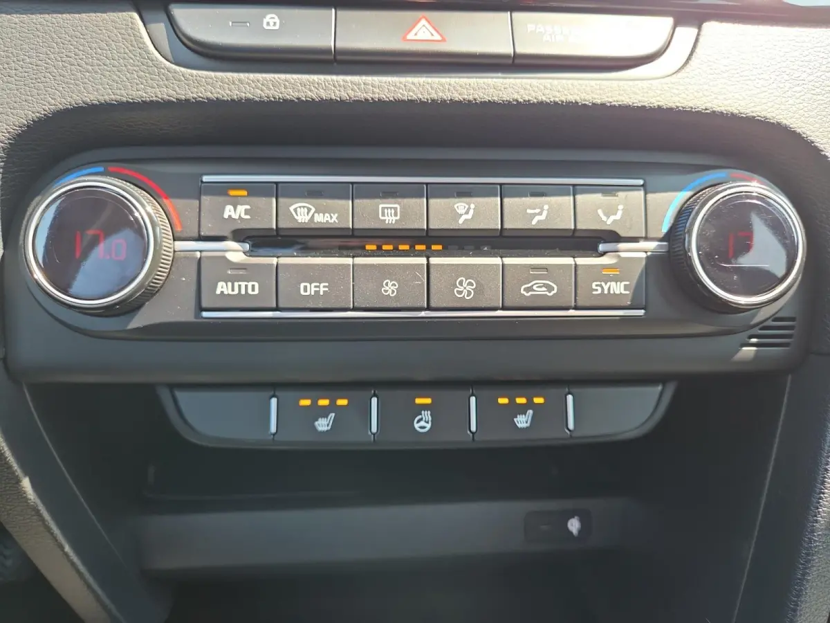 1.0i Turbo DynamicPlusLine Navi | Apple Carplay/Android Auto | Cruise Control Adaptief | Camera | | Keyless start & entry | Dodehoeksensoren | Fabrieksgarantie t/m 12-10-2031 + 3x 1 jaar* | 